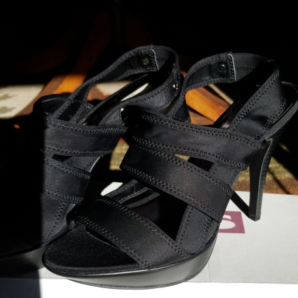 Simply Vera Wang Sling Back Heel shoes